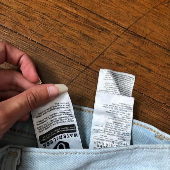 - Levi’s High Waisted Taper Jeans Size 30 - Picture 4 of 4